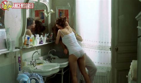 naked laetitia casta in le grand appartement