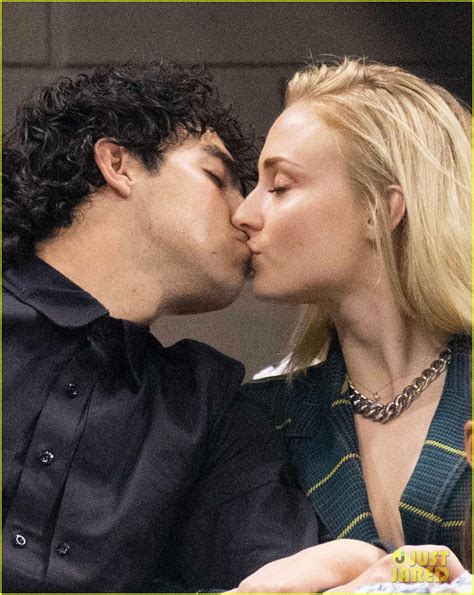 Joe Jonas And Sophie Turner Share A Kiss At The U S Open