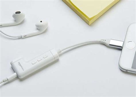 amazon iphone adapter lets  charge  listen   geeky gadgets