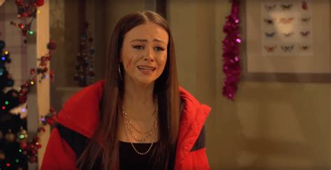 hollyoaks spoilers is juliet a lesbian as she kisses peri in new year