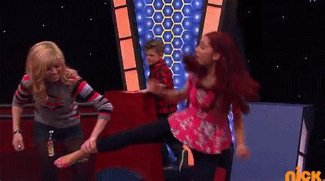 ariana grande hunts find and share on giphy