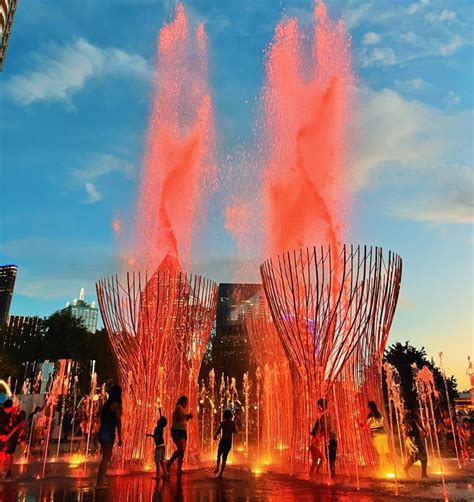 klyde warren parks  interactive water fountain
