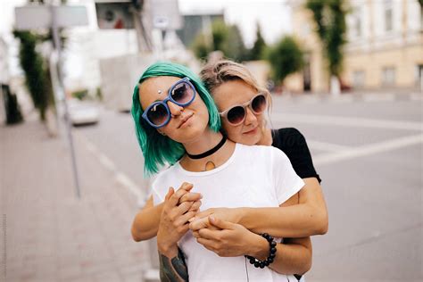«lesbian Couple In Love Del Colaborador De Stocksy «alexey Kuzma
