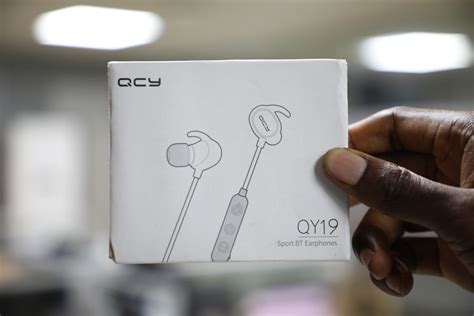 unboxing  review  qcy qy wireless bluetooth earphone  gearvita