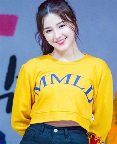 Facts About Nancy Jewel Mcdonie Of Momoland That You