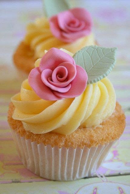 soft pink roses yummy cupcakes beautiful cupcakes