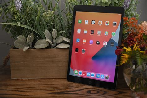 review apples eighth gen ipad  powerful  expectedly boring