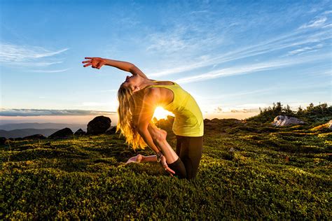 outdoor yoga photography outdoor adventure  lifestyle photography  stephen matera