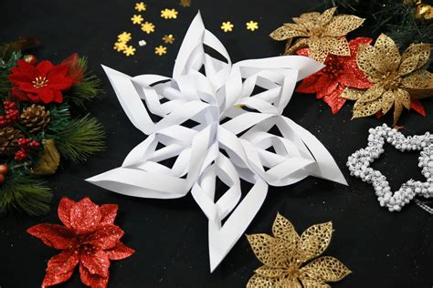 How To Make A 3d Paper Snowflake 3 Simple Tutorials Diy Christmas
