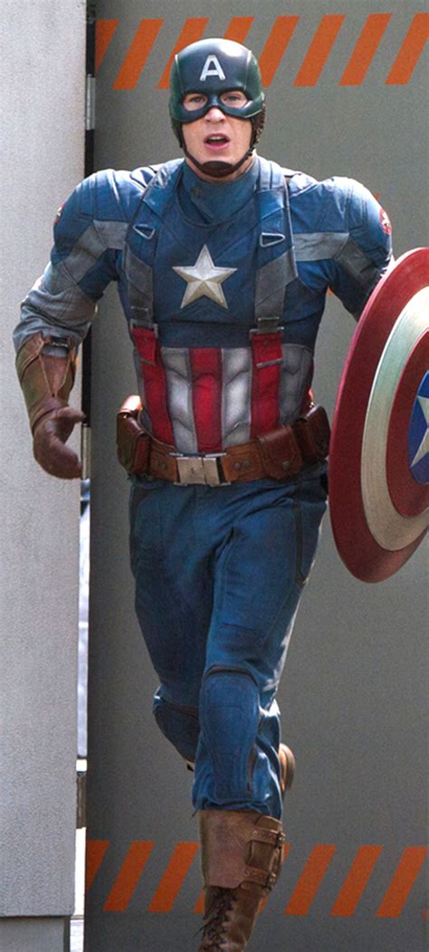 decouvrez levolution du costume de captain america au fil de ses aventures daily geek show