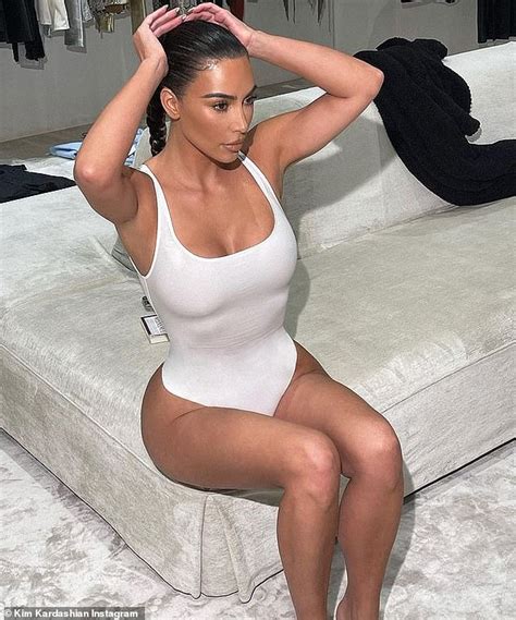 Kim Kardashian 40 Puts Her Impressive 24in Waist On Display In A