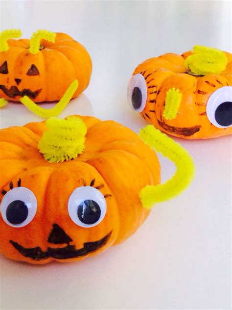 mini pumpkin decorating faces halloween pumpkin crafts halloween