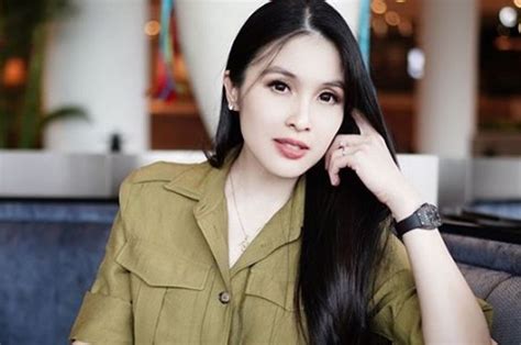 Rayakan Ulang Tahun Ke 36 Sandra Dewi Tampil Simpel Dengan Dress Tanpa