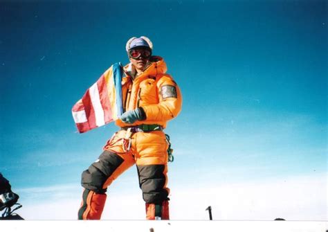 everest  pemba dorje sherpa nepal climbed  base camp   summit  mt everest