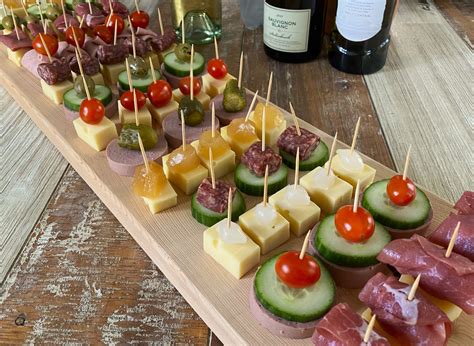 hollandse borrelplank een feestje lekker tafelen