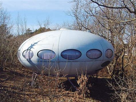 futuro house designed by matti suuronen in 1968 unusual buildings