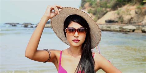 Mallu Model Rehana Fathima Bold And Beautiful Photoshoot In
