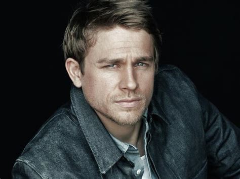 charlie hunnam reveals why he hates sex scenes and turned