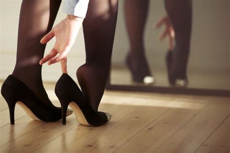 men more likely to be helpful to women in high heels
