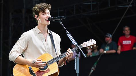 shawn mendes got real about gay rumors and hailey baldwin for rolling stone mtv