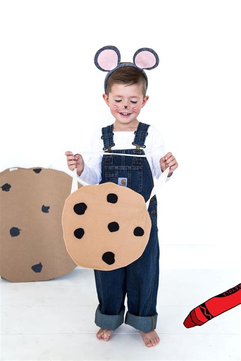 reading book   give  mouse  cookie costume kids book
