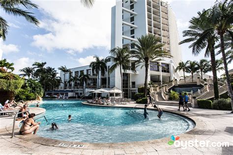 naples grande beach resort review    expect   stay
