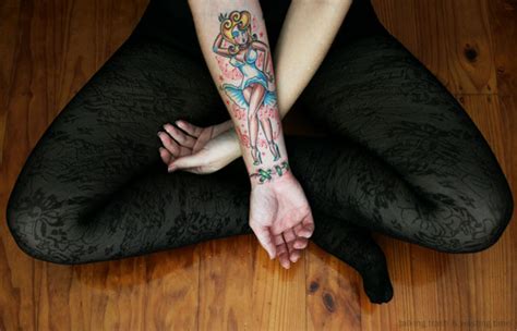 Forearm Pin Up Girl Tattoo Now Thats Peachy