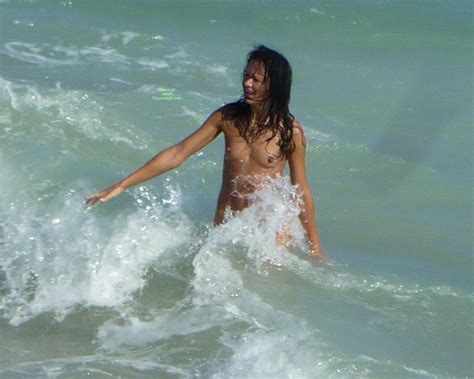 Beach Voyeur Nw 2 Sis Enjoy Cold September Water 3