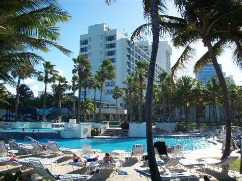 caribe hilton pool bar picture  caribe hilton san juan san juan