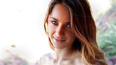 Uma Jolie Model Actress Pretty Face Beautiful Eyes Usa Hd