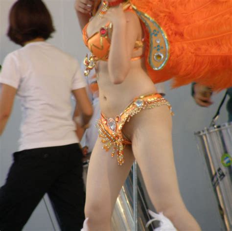 日本人女性が半裸でサンバ！国内セクシーカーニバル画像集