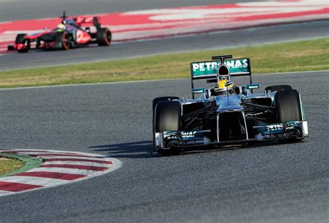 formula   teams put  machines   test photo gallery