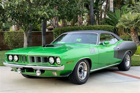 hemipowered  plymouth cuda  sale  bat auctions sold    april
