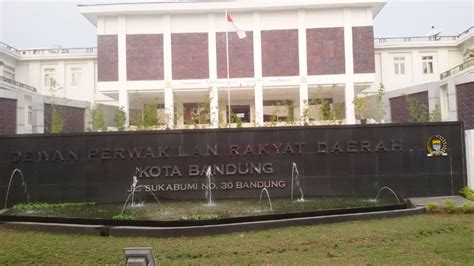 gedung dprd kota bandung  bandung