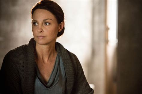 ‘divergent ashley judd on natalie prior wiping out woodley hero complex movies comics