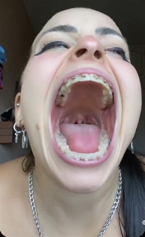 long tongue booty on twitter y all like her big mouth