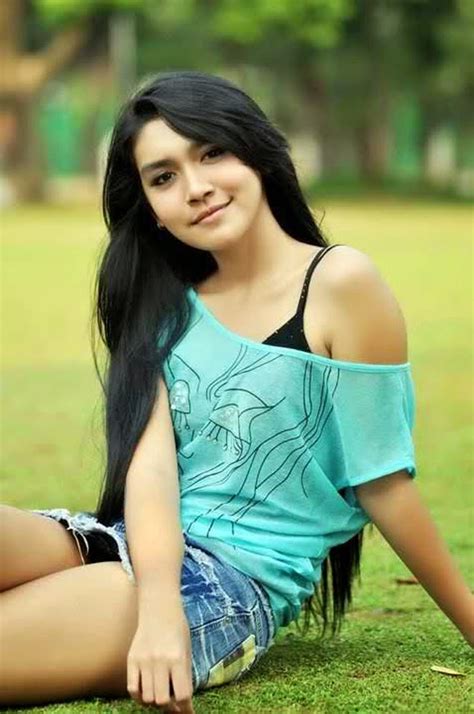 Dewi Purnama Sari Selfie Cantik Model Indonesia Foto