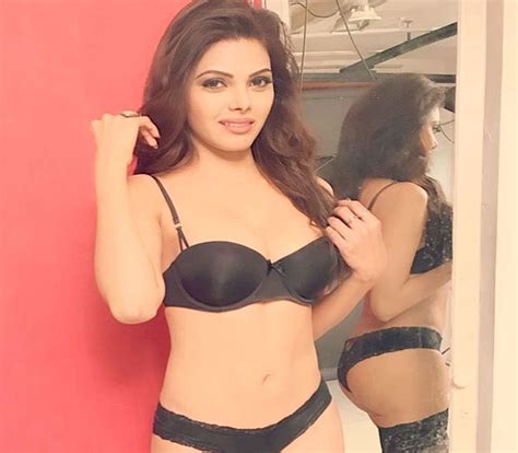 Hot And Sexy Sherlyn Chopra Looks Super Sizzling In Sexy Black Lingerie