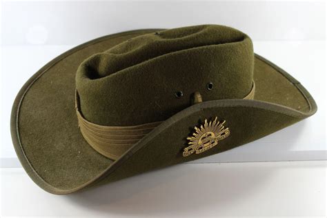 lot australian army issue slouch hat  replica rising sun  side