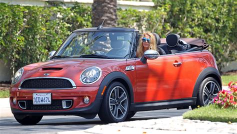 Gossip Girl Blake Lively Drives A Red Mini Cooper On The