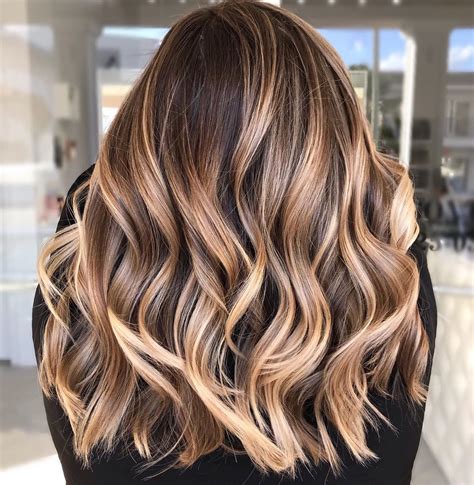 trending hair colors  fall  fall hair color trends  chop hairstyle