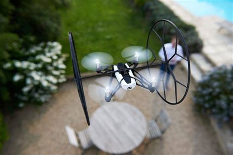 parrot mini drone rolling spider une araignee volante  connectee weetix