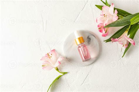 Fashion Beauty Product Oil Or Serum In Glass Cosmetic Bottle With