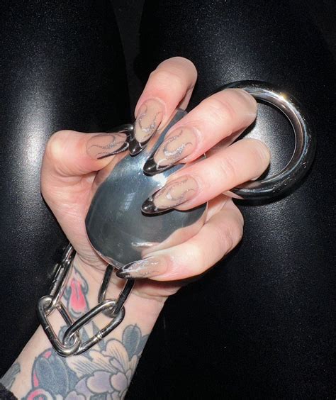 Violette 🖤 On Twitter New Nails And Toys 😍⛓ Steel Anal Plug And