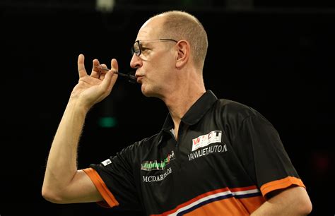 roland scholten stunten dit  de loting van het wk darts voor senioren darts actueel