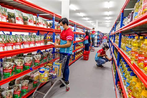 pedidosya ofrece mas de  productos de supermercado  mitad de precio