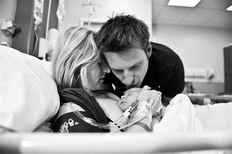 birth photographer captures the real and beautiful first moments of