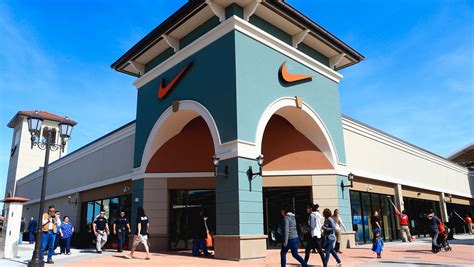 nike factory store  leaving robstowns outlet mall