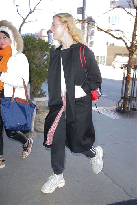 Elle Fanning Arrives At Her Hotel In New York 01 11 2019