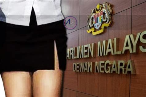 wanita pakai skirt pendek terbelah dedah paha diarah keluar parlimen agenda daily
